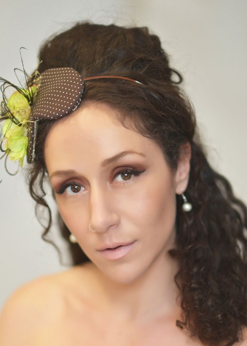 Brown-white heart-shaped headpiece with green flowers