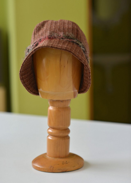 Μάλλινο ανοιχτό καφέ cloche καπέλο με βαμβακερή κορδέλα