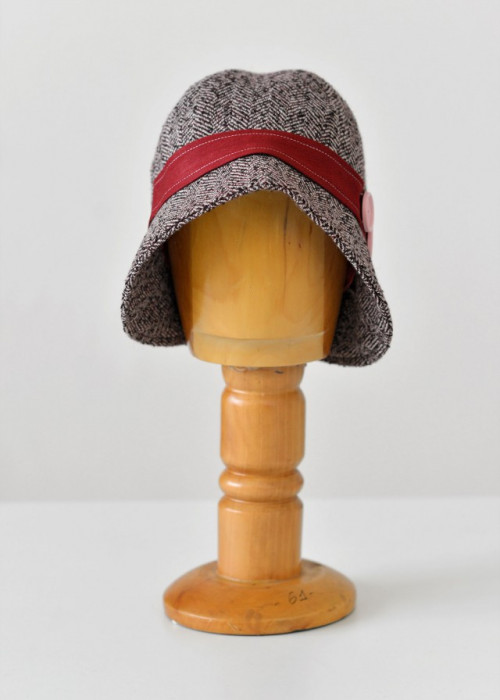 Μάλλινο κόκκινο cloche καπέλο με κουμπιά