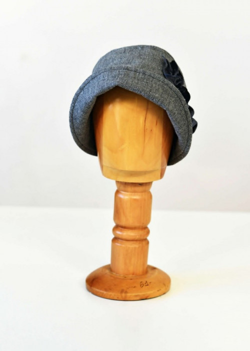 Grey wool cloche hat with grey details