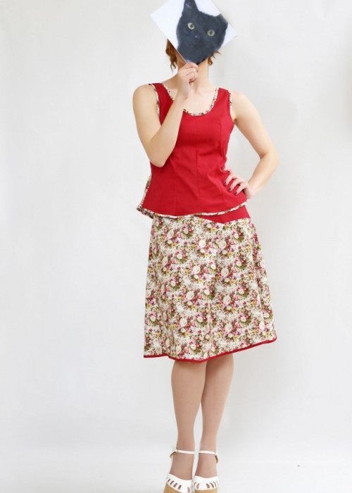 Άσπρη-κόκκινη φούστα σε ρετρό στύλ με μπάσκα
