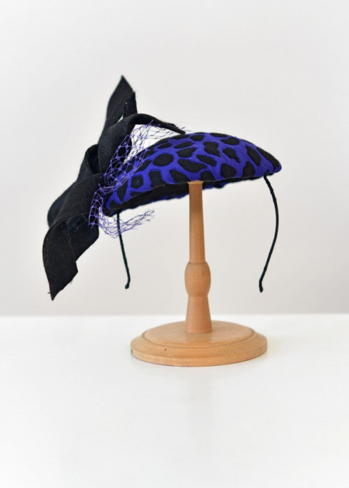 Μωβ-μαύρο fascinator hat με βέλο