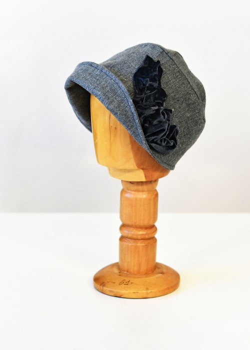 Grey wool cloche hat with grey details